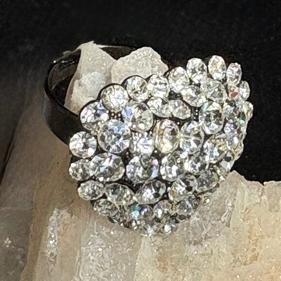 Stunning Heart Crystal Ring Size 7 - Picture 2 of 8